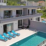 Stunning Home In Makarska With Wifi