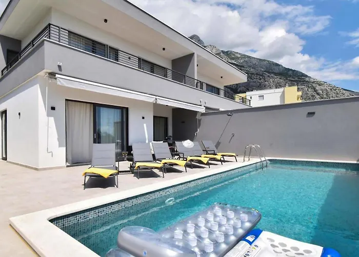 Stunning Home In Makarska With Wifi